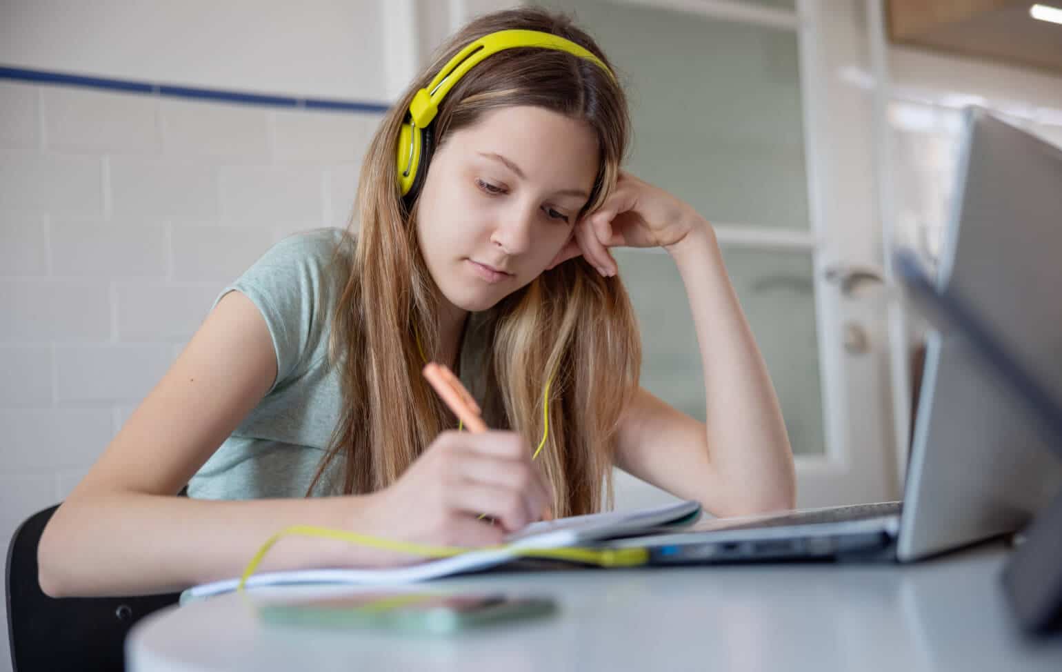 Student learning online